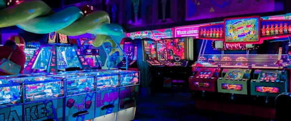 实时赛程与比分板界面 - 显示正在进行和即将开始的比赛