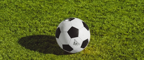 体育赛事多路直播信号选择界面 - 显示不同比赛频道